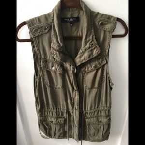 Max jeans olive vest